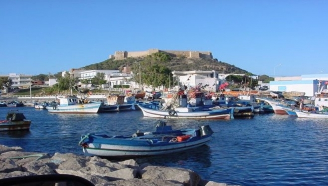 عاجل: اغلاق ميناء الصيد البحري بقليبيا من طرف الصيادين