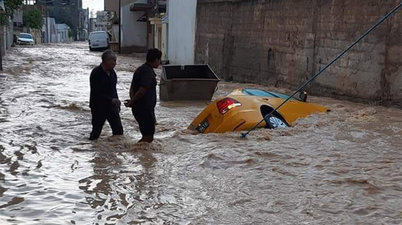 الأمطار تغرق شوارع العاصمة.. وتعزل عدة مناطق