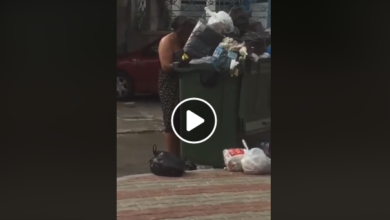 بالفيديو ‫ هاذا اليوم في حلق الواد إمرأة شبه عارية تأكل المقرونة من القمامة