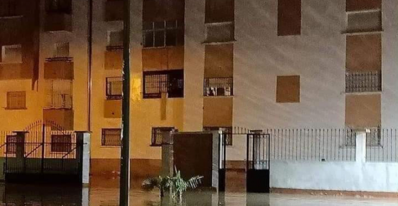 فيضانات عارمة في الجزائر والمياه تغمر المنازل في وهران وتلمسان