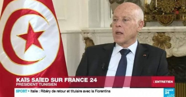 فيديو قيس سعيد تونس كانت تحت حماية فرنسا و لم يكن استعمارا مباشرا مثل الجزائر