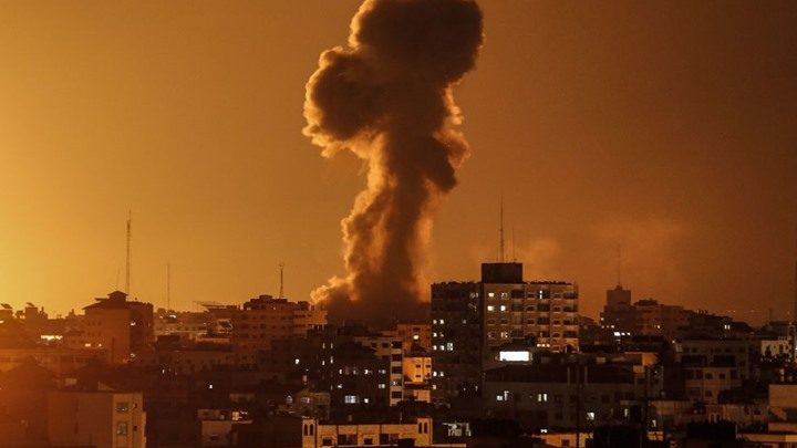 عاجل طائرات الاحتلال تقصف موقعا للمقاومة شمال قطاع غزة