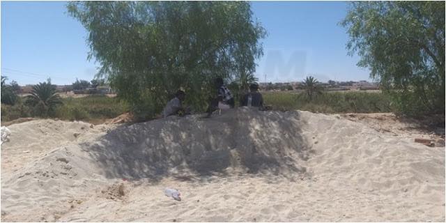 مدنين ثلاثة سوادنيين يقضون الحجر الصحي الاجباري تحت شجرة