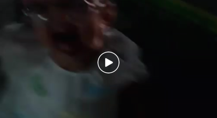 منع طفلة صغيرة من ذوي الاحتياجات الخاصة من اللعب في ''دحدح''(فيديو)