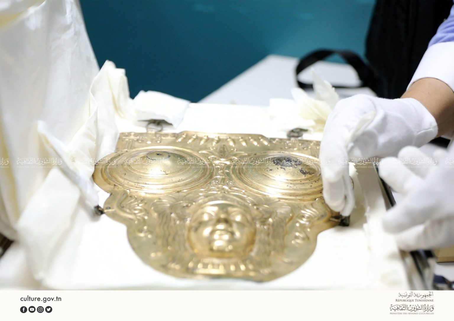 تونس تسترجع القطعة الأثرية درع حنبعل من إيطاليا