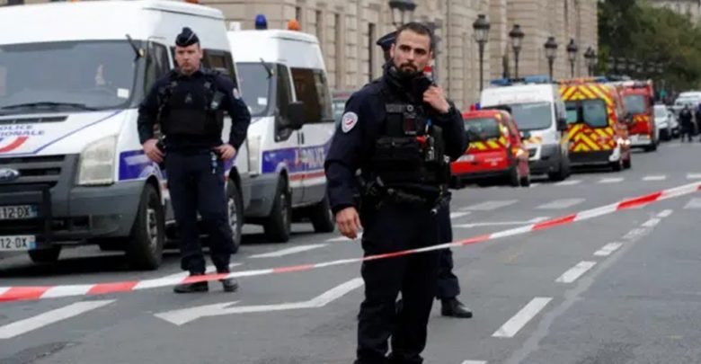 فرنسا تعرض قس لإطلاق نار في ليون وهروب المشتبه به