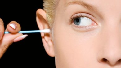 تحذيرات صحية خطيرة قد تدفعك للتوقف عن استخدام أعواد القطن لتنظيف أذنيك