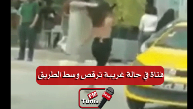 بالفيديو حي الواحات فتاة في حالة غريبة ترقص وسط الطريق وتمنع السيارات من المرور