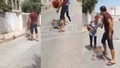 فيديو صادم لتعنيف رضيعة مندوب الطفولة والشرطة العدلية على الخط